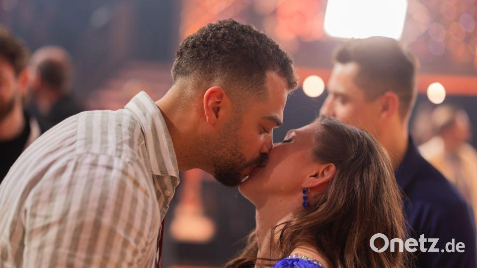 Trost nach dem Aus: Bianca Heinicke wurde von Freund Timothy Hill unterstützt. Bild: Rolf Vennenbernd/dpa