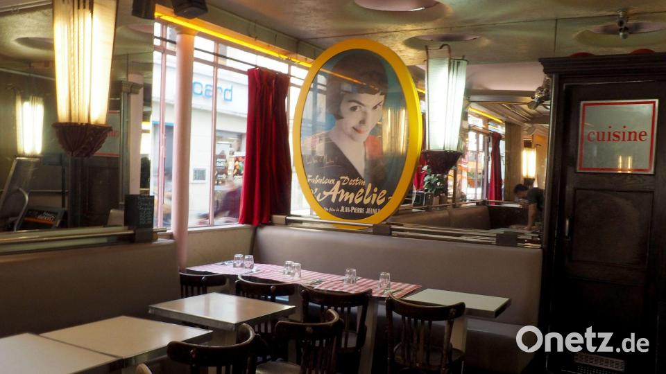 Ein Blick in das „Café des Deux Moulins“, in dem die Hauptdarstellerin Audrey Tautou in „Die fabelhafte Welt der Amélie“ als Kellnerin arbeitet. Bild: Rachel Boßmeyer/dpa