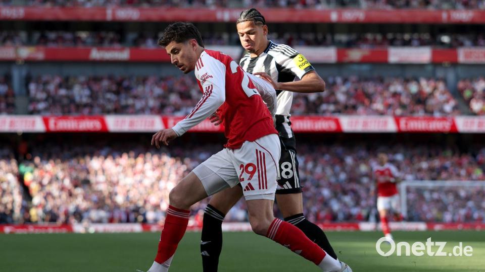 Kai Havertz (l) bereitete erst das 1:0 für den FC Arsenal gegen Newcastle United vor, musste dann aber verletzt ausgewechselt werden. Bild: Ian Walton/AP/dpa
