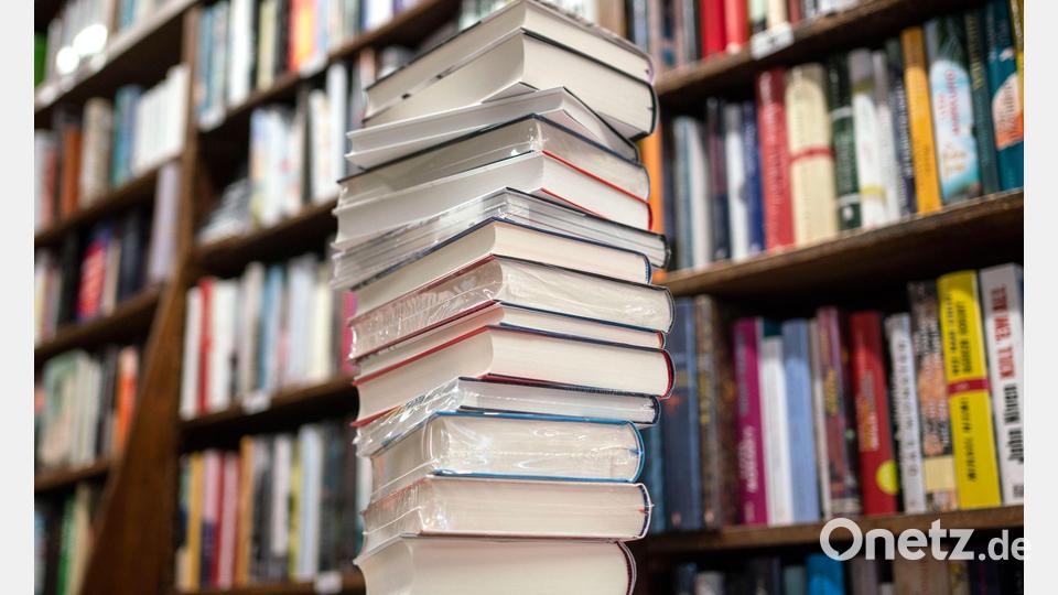 Niemand weiß, wer wirklich hinter dem Namen Elena Ferrante steckt - sie gilt als das Phantom der italienischen Literatur. (Symbolbild) Bild: Frank Rumpenhorst/dpa