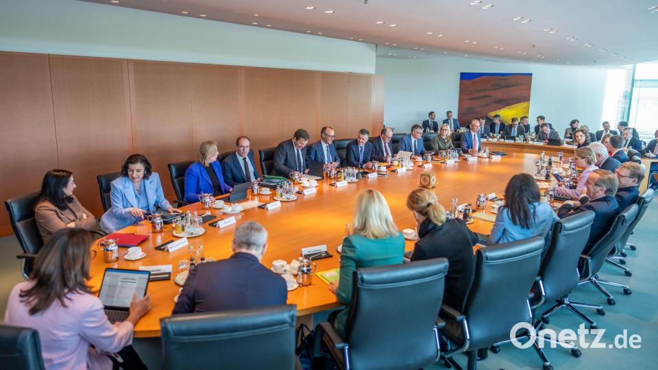 Die Phishing-Kampagne über den Messenger Signal hat auch das Bundeskabinett erreicht. (Archivbild) Bild: Michael Kappeler/dpa