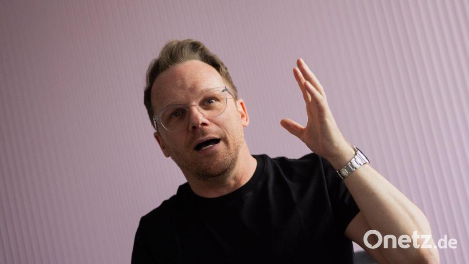 Ralf Schmitz setzt auf Tempo, Improvisation und seinen typischen schnellen Humor. Bild: Rolf Vennenbernd/dpa