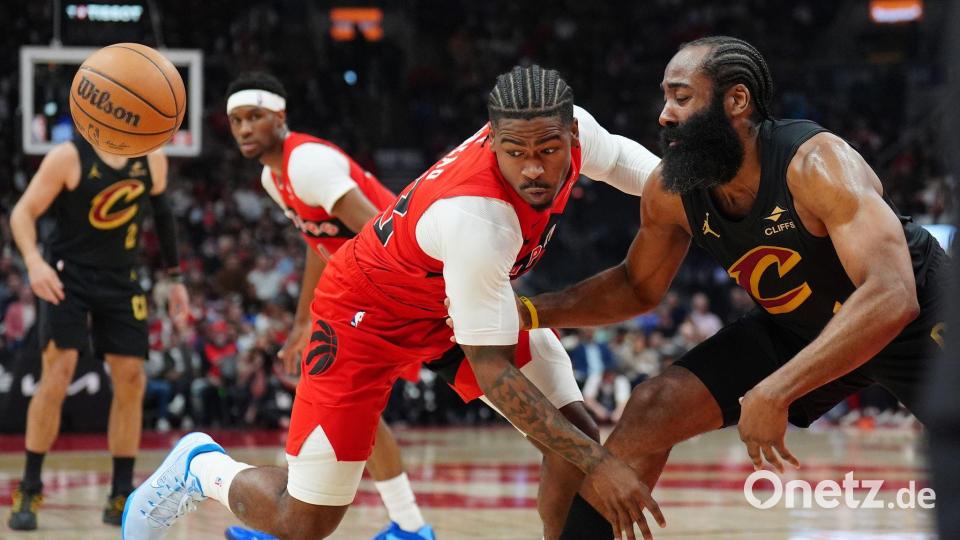 James Harden (r) gehörte zu Clevelands erfolgreichsten Punktesammlern. Bild: Frank Gunn/The Canadian Press/AP/dpa