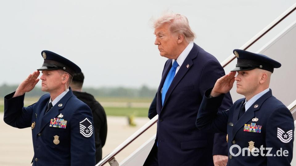 Nach Trumps Ansicht haben die USA im Iran-Krieg alle Trümpfe in der Hand. Bild: Manuel Balce Ceneta/AP/dpa