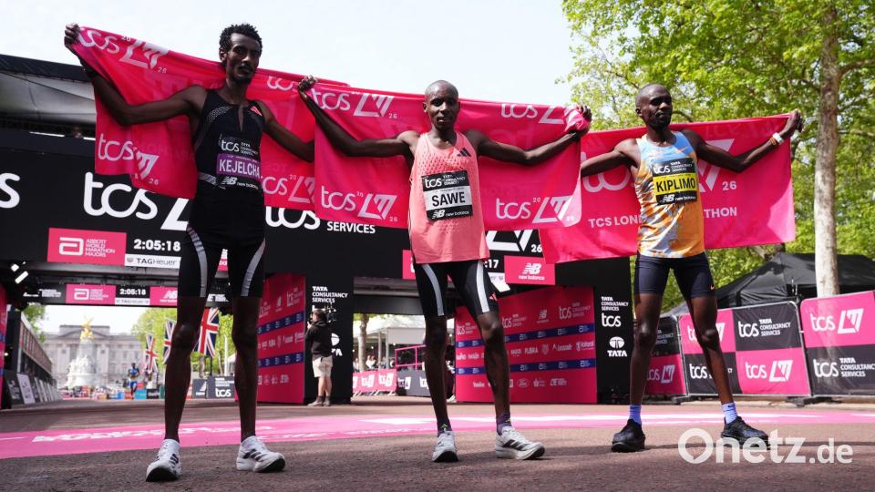 Sabastian Sawe gewann den London-Marathon vor Yomif Kejelcha (l) und Jacob Kiplimo (r). Bild: John Walton/PA Wire/dpa
