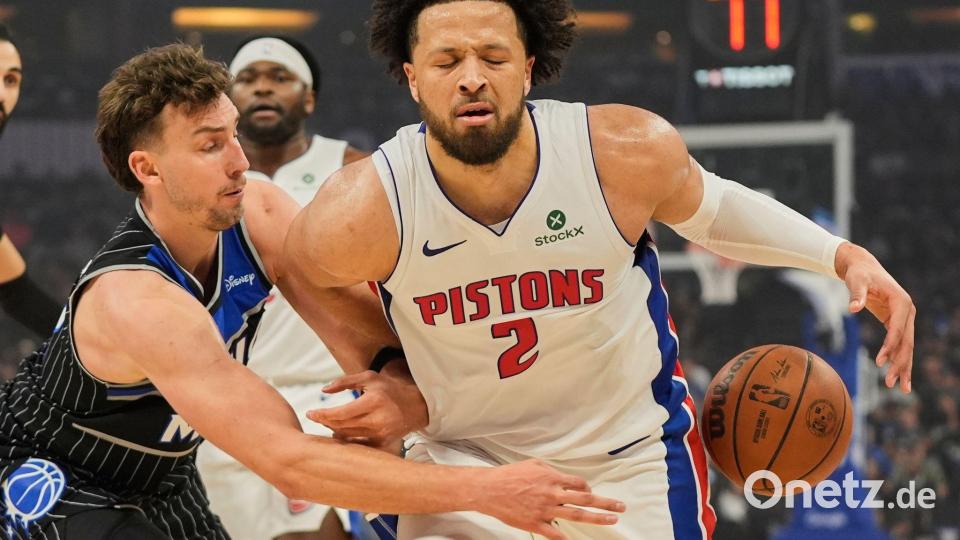 Franz Wagner (l) gewinnt mit Orlando das dritte Spiel der Playoff-Serie gegen Detroit. Bild: John Raoux/AP/dpa
