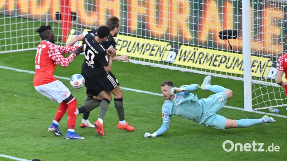 Hatte mit einem Tor und einer Vorlage großen Anteil am Bayern-Sieg: Jamal Musiala (M). Bild: Torsten Silz/dpa