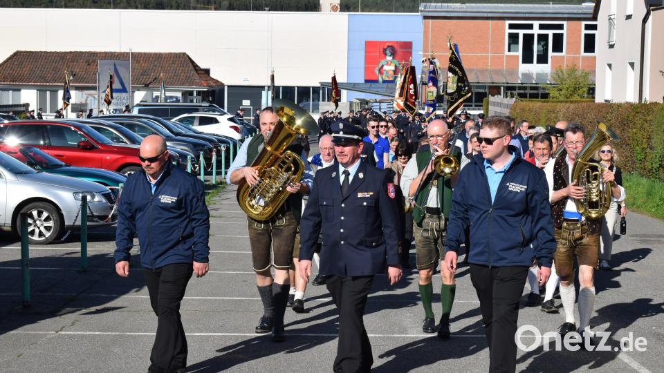 Alle Feuerwehren des KBM-Bereich 4/4 feierten den 75. Geburtstag der Werksfeuerwehr Flachglas. Bild: bnr