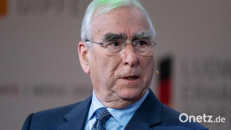 Theo Waigel war in früheren Jahren bereits als Gast auf dem Podium des Ludwig-Erhard-Gipfels zu sehen. In diesem Jahr erhält er bei der Veranstaltung am Tegernsee den Freiheitspreis der Medien. (Archivbild) Bild: Sven Hoppe/dpa