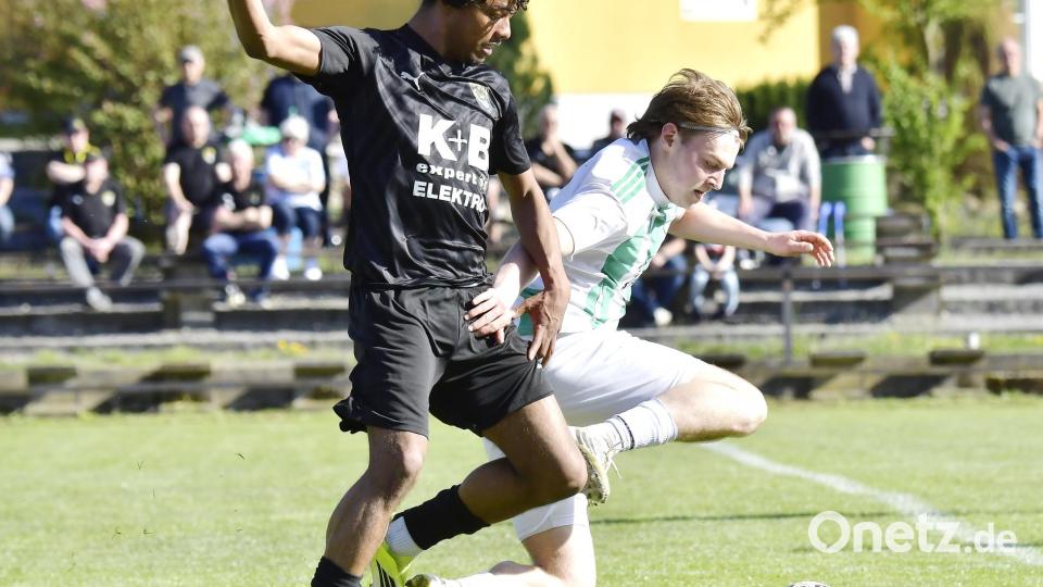 FC Furth im Wald - FC Amberg 1:2
Fußball Bezirksliga Nord
Saison 2025/26
Bild: Hubert Ziegler Bild: Hubert Ziegler