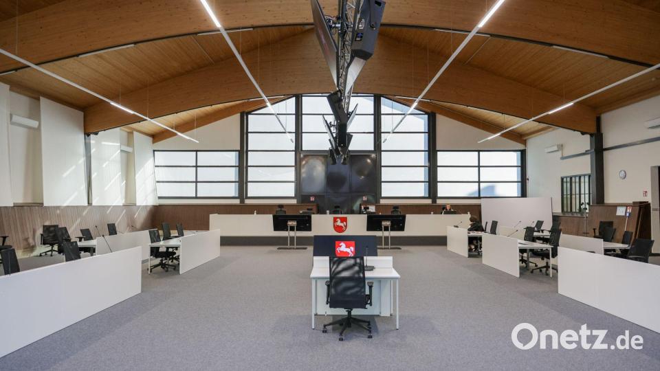 Für den Prozess in Verden wurde eine Reithalle zum Gerichtssaal umgebaut. (Archivbild) Bild: Focke Strangmann/dpa-Pool/dpa