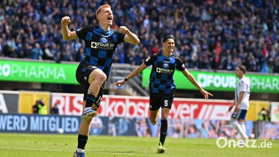 Laurin Curda bejubelt sein Tor zur Paderborner 1:0-Führung. Bild: Swen Pförtner/dpa