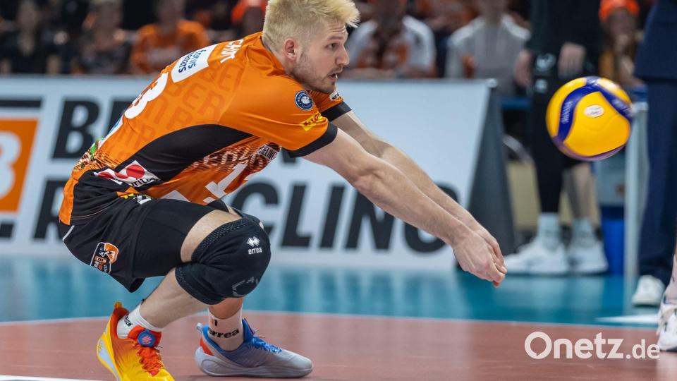 Will den Titel mit den BR Volleys verteidigen: Kapitän Ruben Schott. (Archivbild) Bild: Andreas Gora/dpa