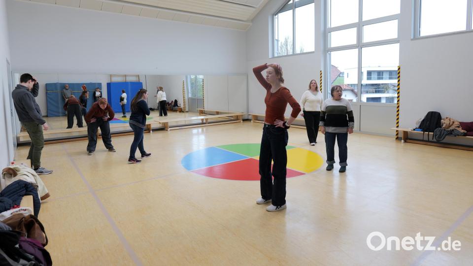 Eindrücke von den Kennenlern-Workshops für die Satire „Kalter weißer Mann“. Bild: Florian Wein