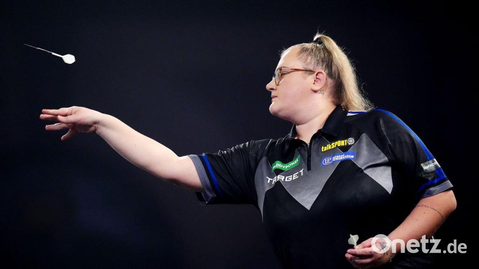 Hat erneut Darts-Geschichte geschrieben: Beau Greaves. (Archivbild) Bild: John Walton/PA Wire/dpa