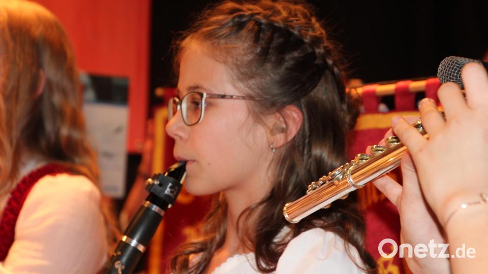 Die zwölfjährige Lucia Daubitzer war erstmals mit auf der Bühne dabei. Bild: Konrad Rosner