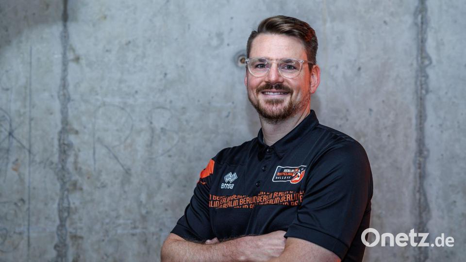 Wurde während des Halbfinals zum Berliner Chefcoach befördert: Markus Steuerwald. (Archivbild) Bild: Andreas Gora/dpa