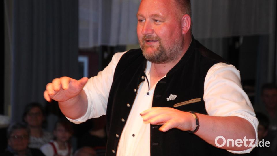 Christian Pecher ist als Dirigent in seinem Element. Bild: Konrad Rosner