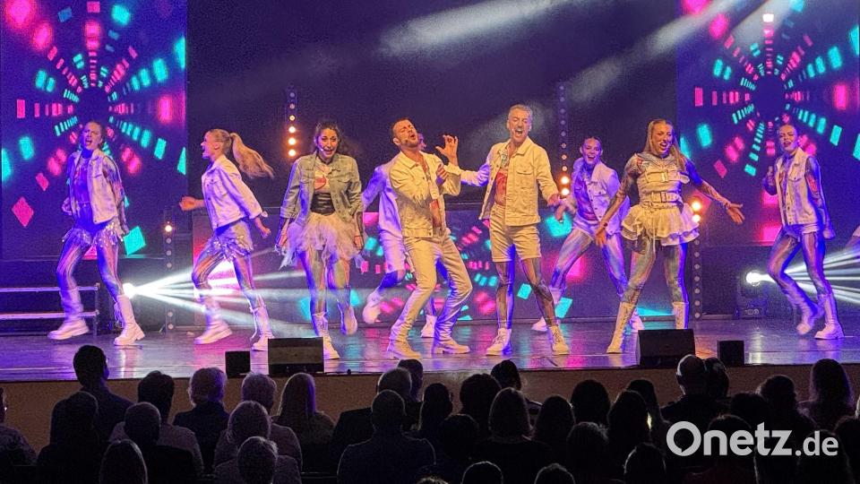 Die Best-of-Show „Magic Night of Dance Musicals“ brachte mitreißende Unterhaltung in die Weidener Max-Reger-Halle. Bild: mgo