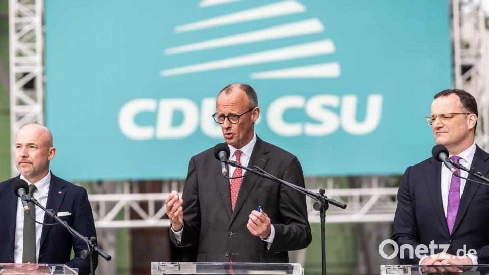 Merz kam am Abend für eine Aussprache zur Klausur. Bild: Michael Kappeler/dpa