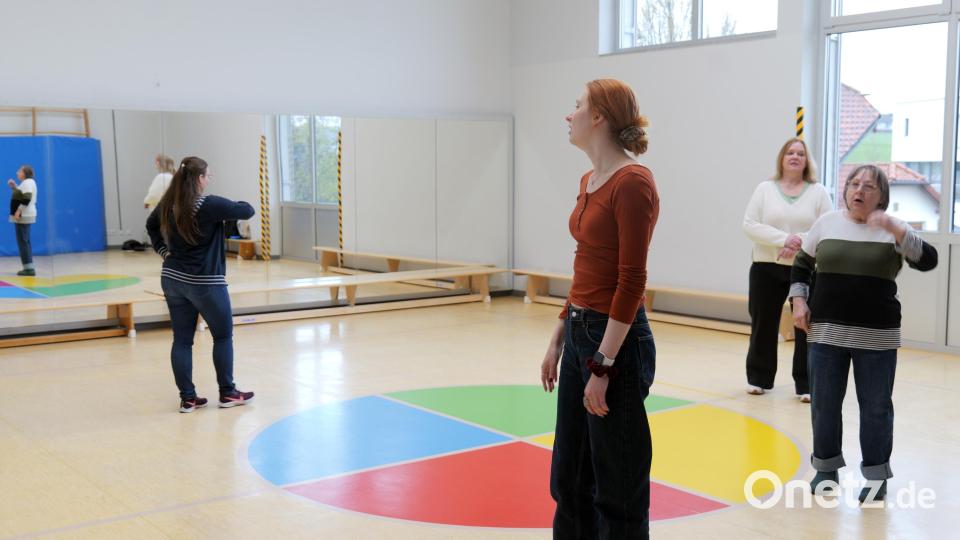 Eindrücke von den Kennenlern-Workshops für die Satire „Kalter weißer Mann“. Bild: Florian Wein