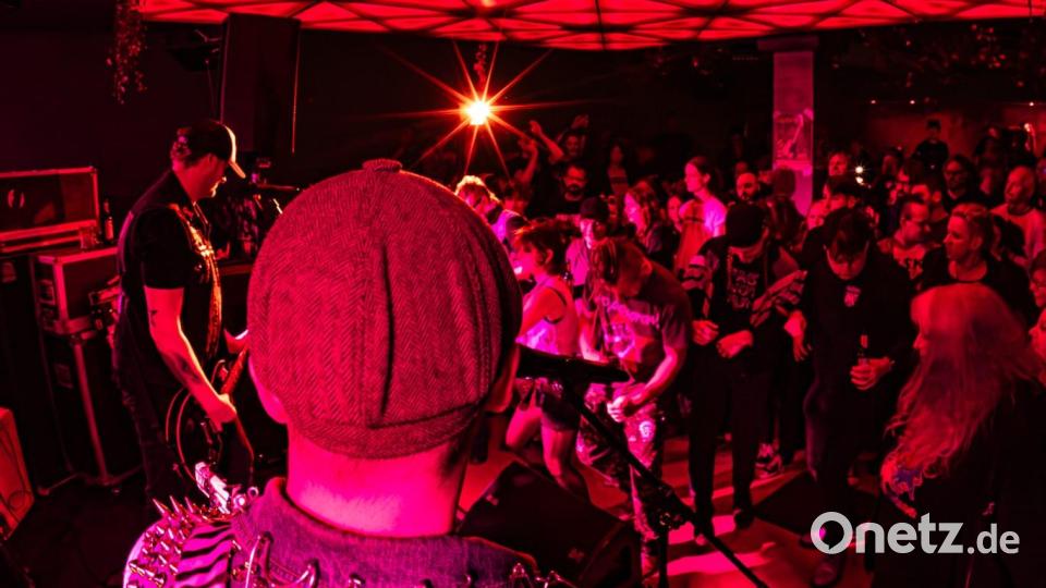 Mit ihrem Jubiläumskonzert brachten die Jungs von AKD das Amberger Trio fast zum Platzen. Bild: Cedric Beer