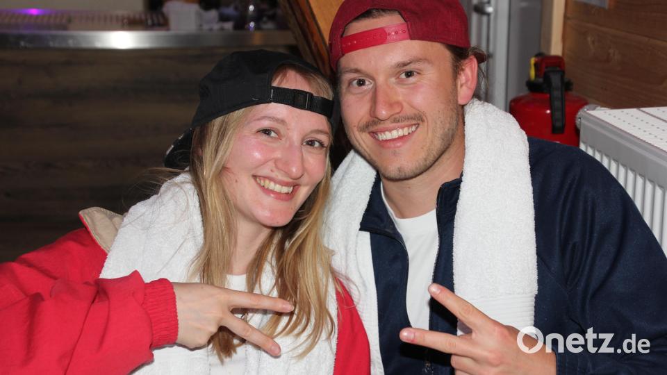 Dieses junge Pärchen aus dem Landkreis Neustadt/Waldnaab outete sich auch optisch als absolute Fans von Erkan &amp; Stefan. Bild: Konrad Rosner