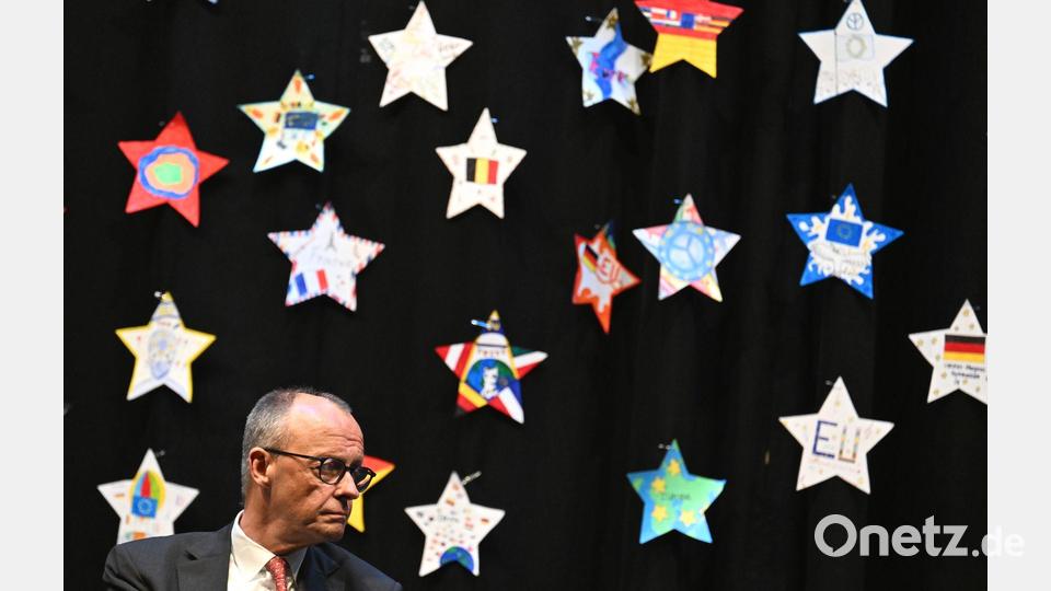 Sternstunde - Merz besucht Europaschule Bild: Federico Gambarini/dpa