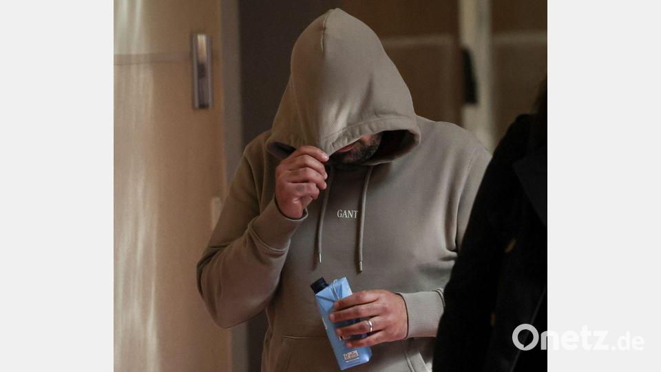 Die Befragung des Zeugen ist noch nicht abgeschlossen. Bild: Christian Charisius/dpa