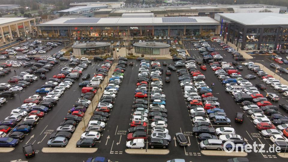 Deutsche Autos bleiben beliebt bei den Briten. (Archivbild) Bild: Joe Giddens/PA Wire/dpa