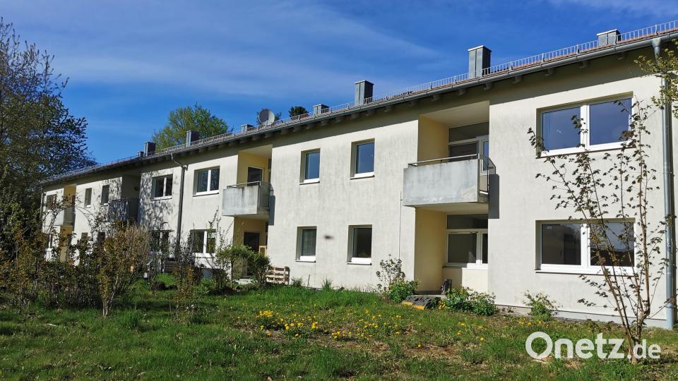 Das große zweistöckige Gebäude auf der Wiese zwischen Kaserne und THW ist mittlerweile ein Leerstand. Früher diente es als wohnliche Unterkunft für Feldwebel und vergleichbare Dienstgrade. Bild: Portner