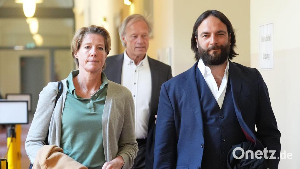 Christina Block (l) auf dem Weg in den Gerichtssaal. Bild: Marcus Brandt/dpa