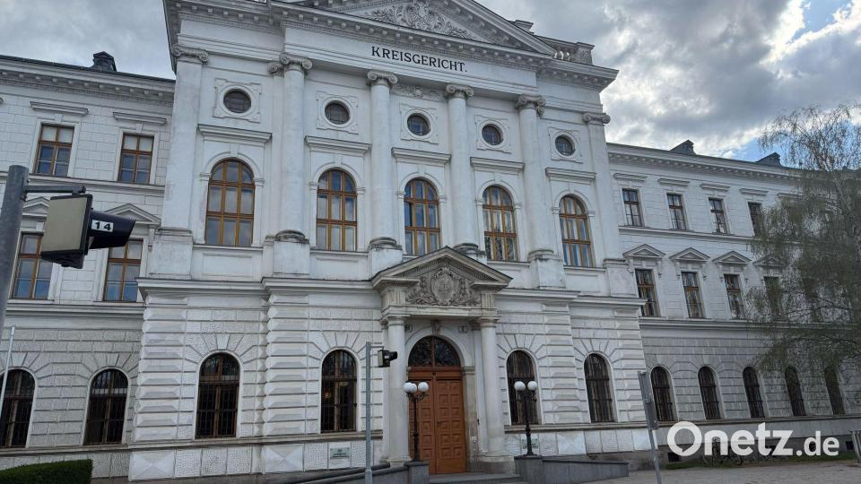 Das Landesgericht Wiener Neustadt ist Schauplatz des Prozesses rund um das mutmaßliche Swift-Attentat. Bild: Matthias Röder/dpa