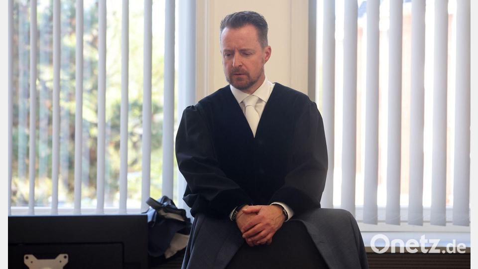 Oberstaatsanwalt Harald Nowack von der Staatsanwaltschaft Rostock. Sie wirft der Angeklagten Mord aus Heimtücke und niedrigen Beweggründen vor. Bild: Bernd Wüstneck/dpa