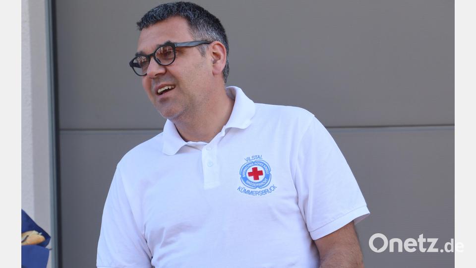 Jens Günther, der Vorsitzende der Wasserwacht Vilstal-Kümmersbruck, erinnerte an die zügige Beschaffung des Einsatzfahrzeuges in Zusammenarbeit mit der Kreiswasserwacht und dem BRK Kreisverband. Bild: mrr