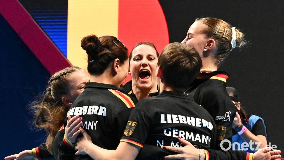Die deutschen Frauen jubeln nach dem EM-Finale. Ihr nächstes Ziel ist eine WM-Medaille. (Archivbild) Bild: Manfred Schillings/dpa