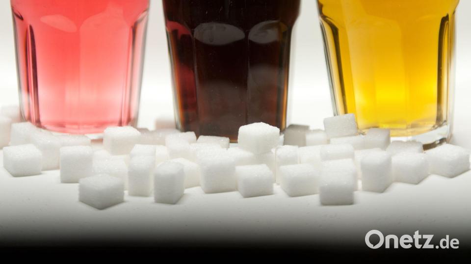 Über eine Zuckerabgabe auf gesüßte Getränke wird schon lange diskutiert. (Archivbild) Bild: Monika Skolimowska/dpa