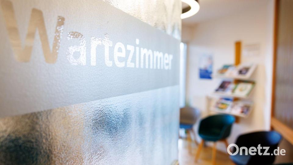 Die Grünen wollen die Krankenversicherungsbeiträge senken. (Symbolbild) Bild: Daniel Karmann/dpa