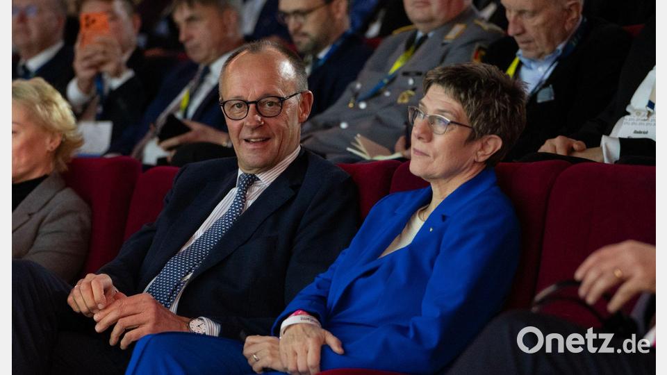 Dass Annegret Kramp-Karrenbauer (CDU) zur Leiterin der Konrad-Adenauer-Stiftung gewählt wurde, entsprach nicht dem Drehbuch von Bundeskanzler Friedrich Merz (CDU). (Archivbild) Bild: Markus Lenhardt/dpa