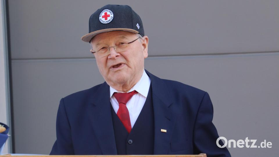 BRK-Kreisvorsitzender Gerd Geismann hob die Bedeutung der Helfer vor Ort hervor, insbesondere deren gute Ortskenntnisse. Bild: mrr