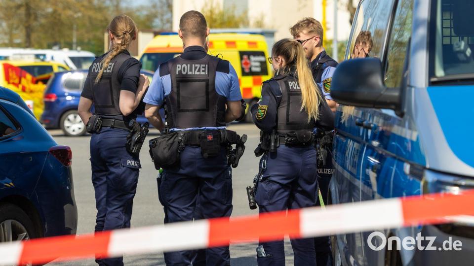 Am Dienstagmittag waren Hinweise auf Schüsse per Notruf eingegangen. Die Polizei ordnete dies den Angaben zufolge als lebensbedrohliche Einsatzlage ein. Bild: Jürgen Lösel/dpa