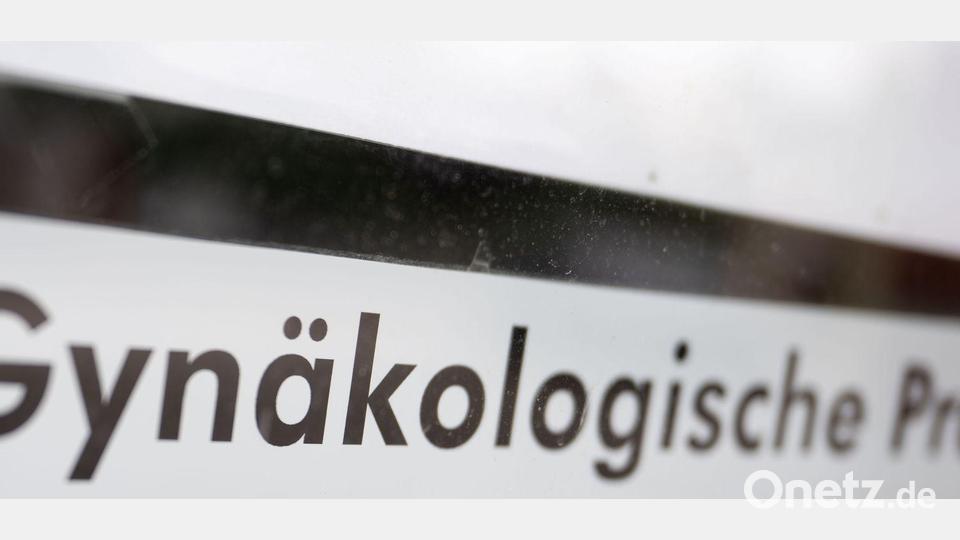 Im Zehnjahresvergleich gab es deutlich weniger Schwangerschaftsabbrüche in jüngeren Altersgruppen und mehr Abbrüche bei Frauen ab 30 Jahren. (Symbolbild) Bild: Hendrik Schmidt/dpa