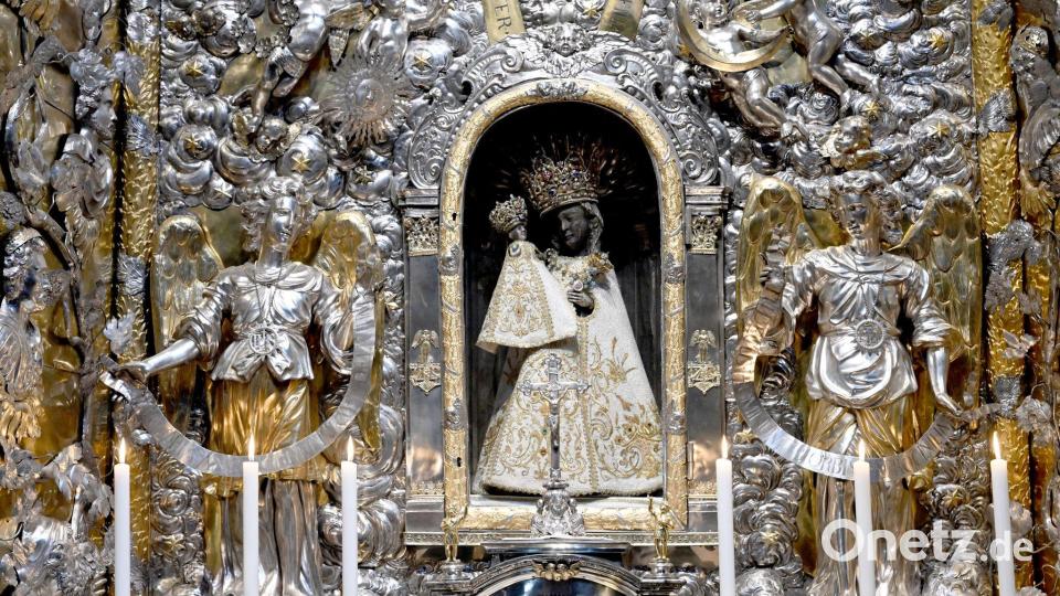 Im Wallfahrtsort Altötting steht die Schwarze Madonna im Mittelpunkt. (Archivbild) Bild: Felix Hörhager/dpa