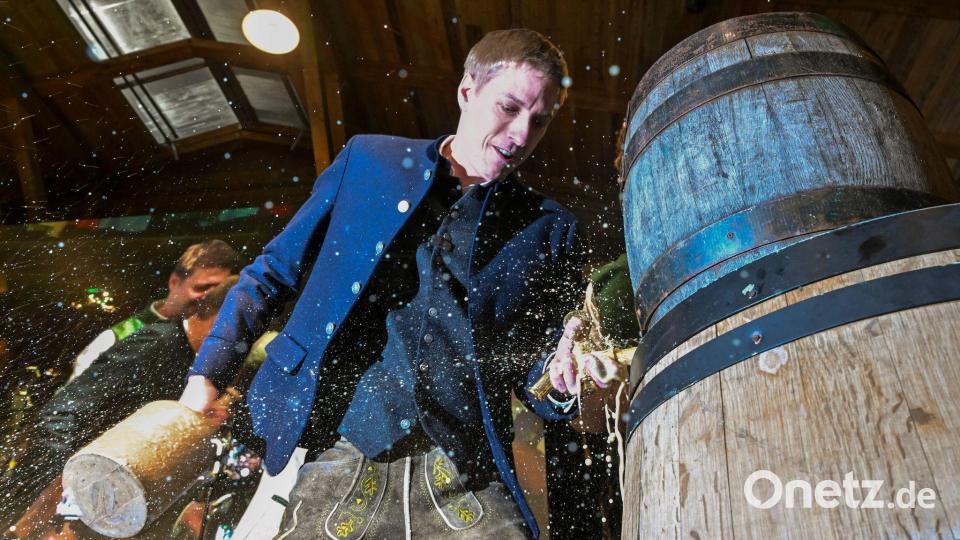 Krause hat Erfahrungen damit, ein Giesinger-Fass anzustechen. (Archivbild) Bild: Peter Kneffel/dpa