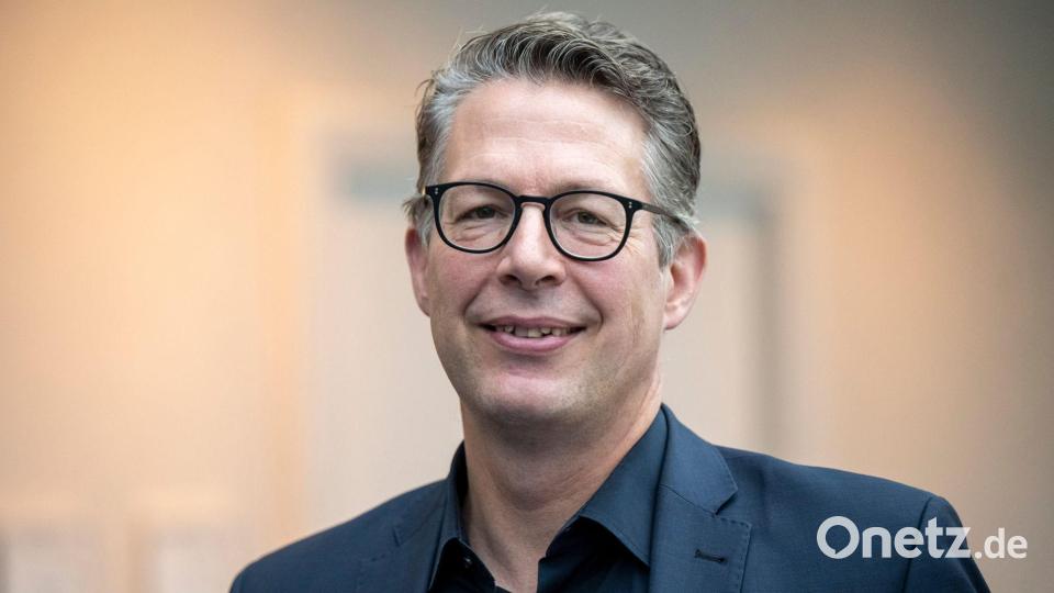 Staatsminister für Wissenschaft und Kunst, Markus Blume (CSU), gibt die Förderungsprojekte des Kulturfonds Bayern 2026 bekannt. Bild: Peter Kneffel/dpa