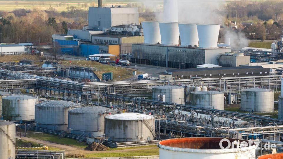 Deutschland ist bei fossilen Rohstoffen wie Erdöl und Erdgas auf Importe angewiesen. (Symbolbild) Bild: Bodo Marks/dpa