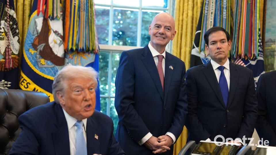 Wer hört auf wen? In der Frage zur WM-Teilnahme des Iran kommt es auf US-Präsident Donald Trump (l), Außenminister Marco Rubio (r) und FIFA-Präsident Gianni Infantino an. (Archivbild) Bild: Evan Vucci/AP/dpa