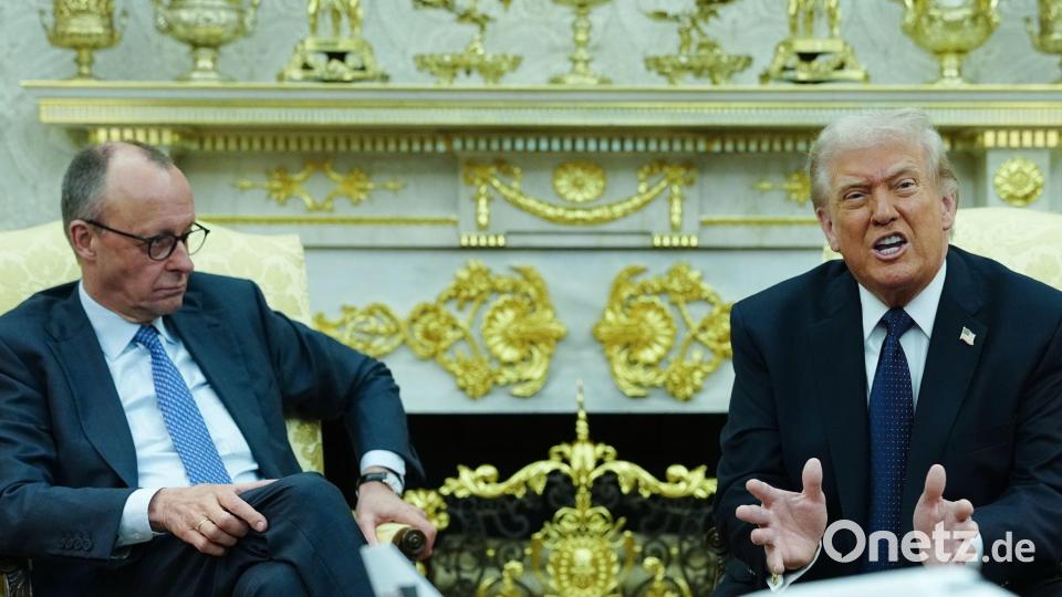 Trump (r.) attackierte Merz verbal auf seiner Plattform Truth Social. (Archivbild) Bild: Kay Nietfeld/dpa