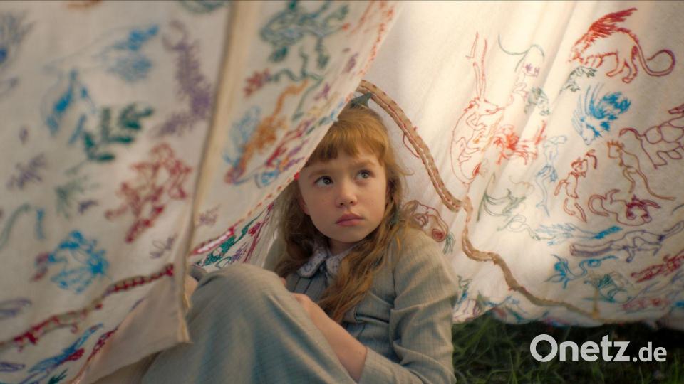 Die Hauptperson Clara wird als Kind von Francesca Turco (im Bild), als junge Frau von Nicole Wallace und als ältere Frau von Dolores Fonzi dargestellt. Bild: Amazon Prime/filmcontact/dpa