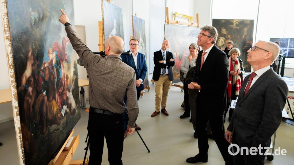 Weimer informierte sich bei einem Besuch der Stiftung Preußische Schlösser und Gärten. Bild: Carsten Koall/dpa